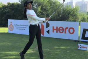 Amateur Avani moves ahead of Amandeep