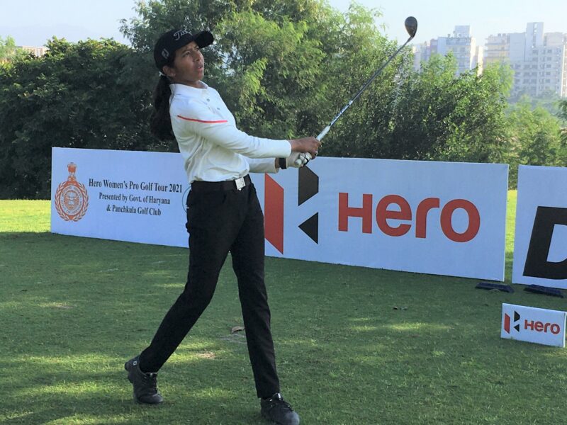 Amateur Avani moves ahead of Amandeep