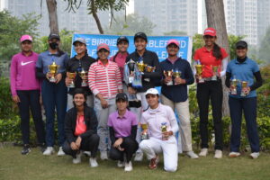 HEENA KANG BIRDIES HER WAY TO WAGR