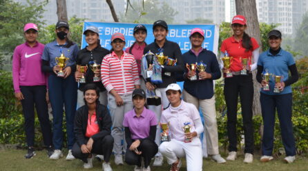 HEENA KANG BIRDIES HER WAY TO WAGR